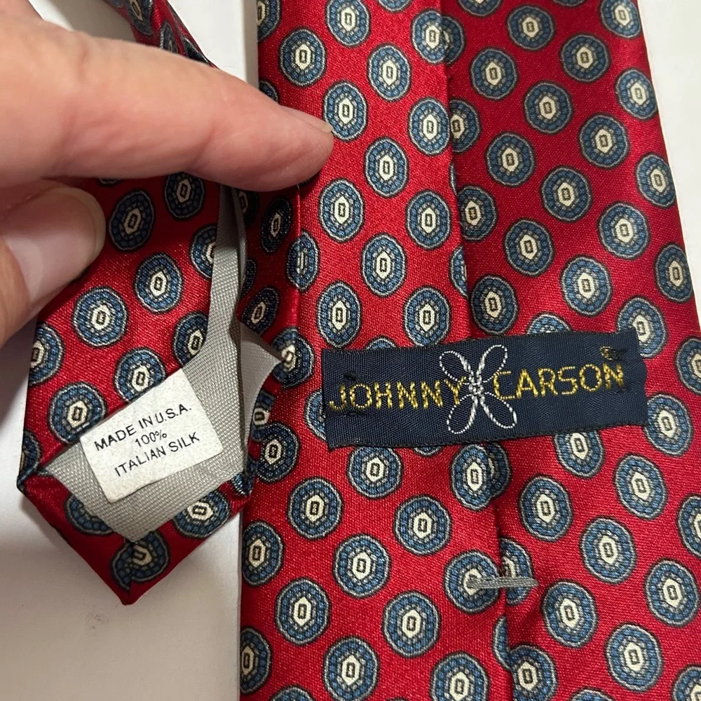 Johnny Carson vintage Elegant Paisley and Geometric Patterned Ties. Set of 2. - Picture 5 of 10
